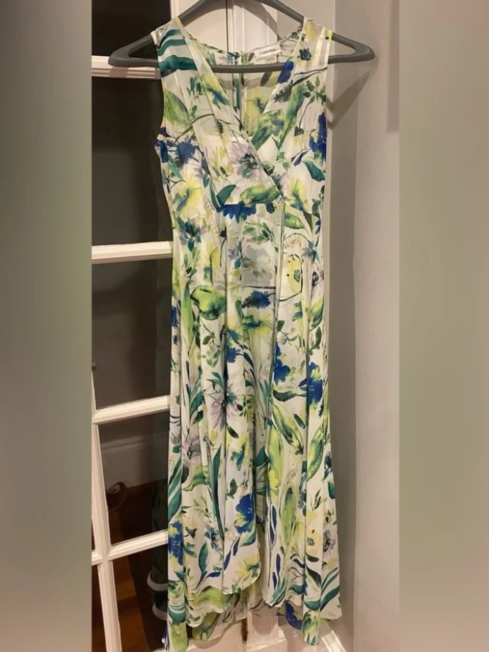 Calvin Klein Size 6 BEAUTIFUL Floral dress lot6388